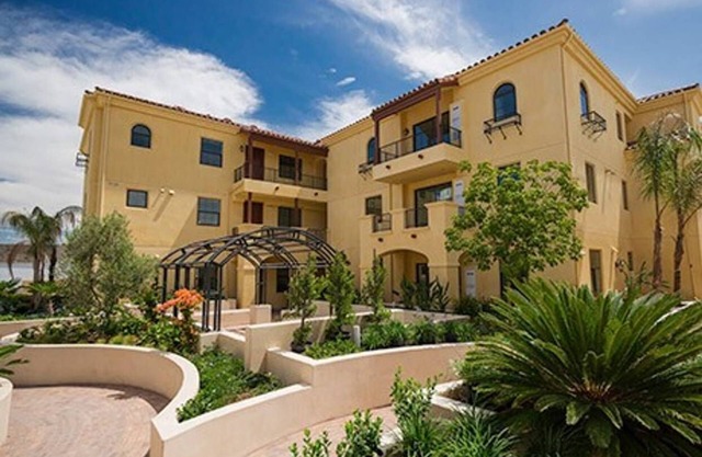 Ventura Downtown Art Loft Style Condo