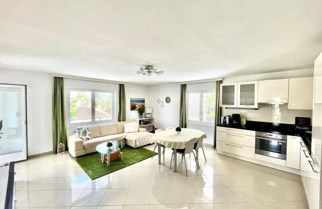 Very large and luxurious apartment in a 2-family house with garden! 2 min from the beach!