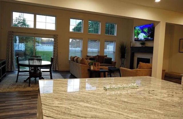 Very Nice 4-bedroom house with AC and WiFi in fabulous Canton