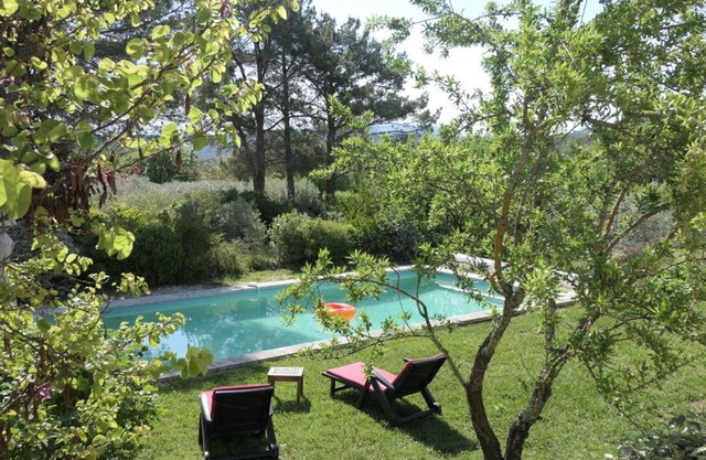Very pleasant house with view of sainte victoire in the countryside