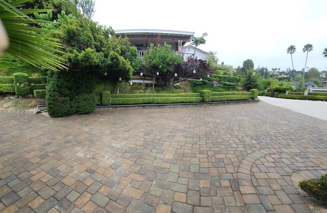 Very private vacation home with view of the hills,