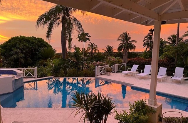 Very Spacious, Private, Open Plan Retreat. Pool And Stunning Views Of West Coast