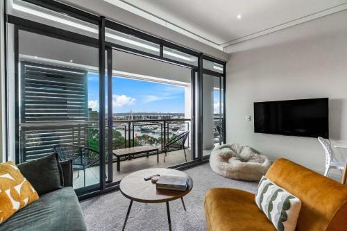 Viaduct Harbour 2BR w Full Comforts Zodiak Stays