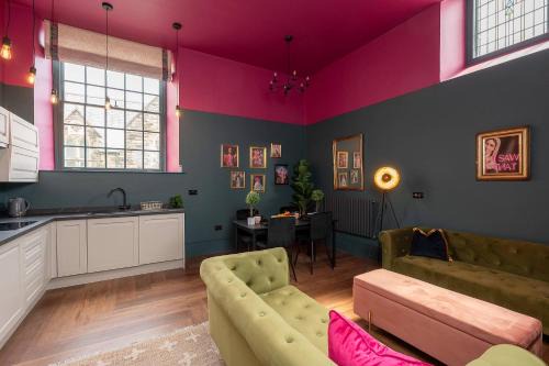 Vibrant 2-Bedroom Chapel Retreat