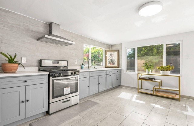 Vibrant 4bd Urban Home Near Downtown