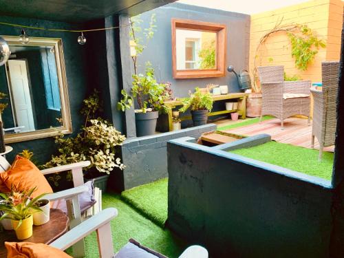 Vibrant beachfront Folkestone getaway