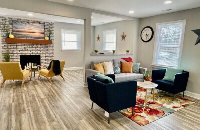 Vibrant Open Floor Plan Ranch Style Home at Prime Location!