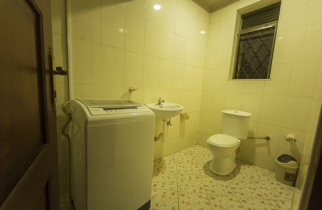 VICTORIA BREEZE APARTMENTS, JINJA