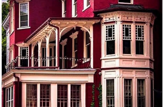 Victorian Balcony Level in the heart of historic Jim Thorpe