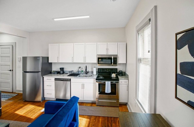 Victorian Cleveland Clinic W/Queen Bed, Sleeps 3