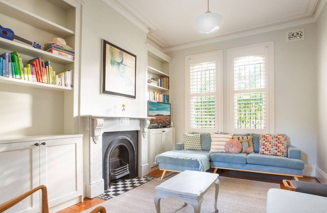 Victorian-Style House with Courtyard off Oxford St