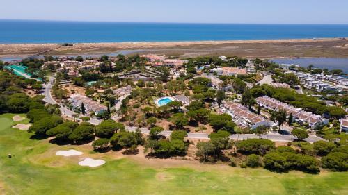 Victory Village Quinta do Lago - Spacious 2 Bed/3 Bath Apartment