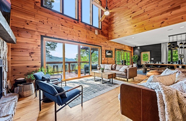 Views, Hot Tub, Sauna, GameRoom, Theater, Sleeps 23, Near Skiing & Polar Express