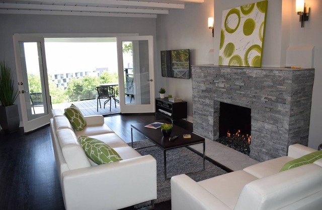 Views! Walk To Sunset Blvd And West Hollywood! 2Bd House In Hollywood Hills.