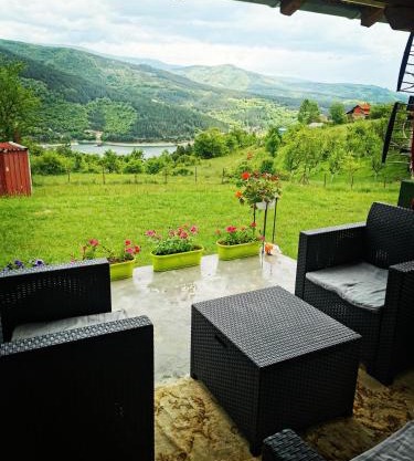 Vila Jotic, Zavojsko jezero