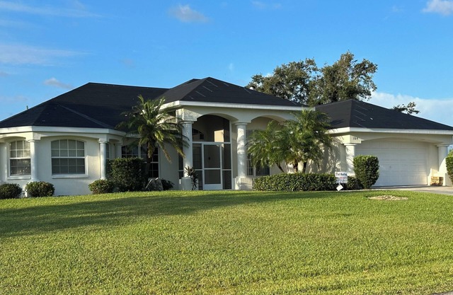 Villa - 4 bed, 4 bath with pool & heated spa over looking pond, White Marsh area
