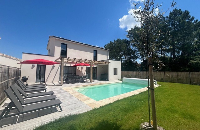 Villa 4 chambres 4 salles de bains avec jardin + jacuzzi, piscine (villa 19)
