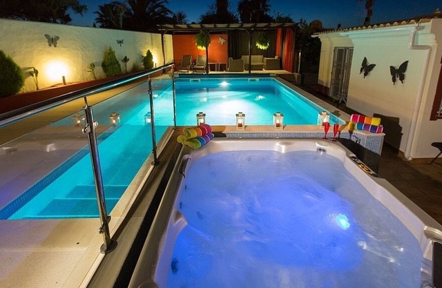 Villa Aguas in Guia ALGARVE with private pool and jacuzzi