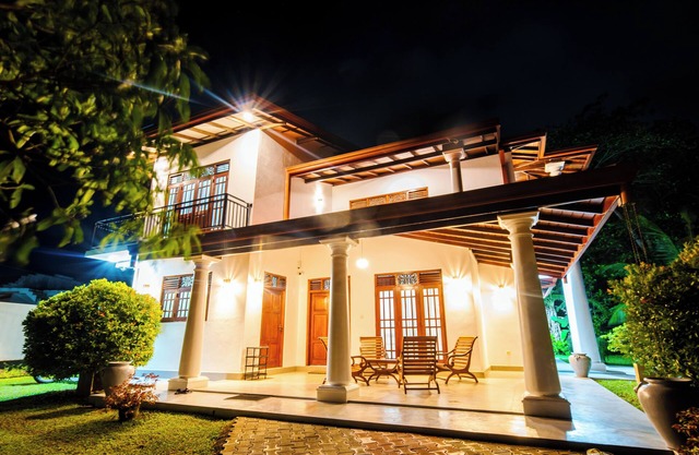 Villa Almond Leaf
