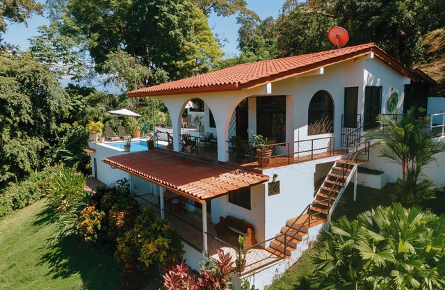 Villa Arturo Amazing Ocean View w/pool located between Manuel Antonio and Quepos
