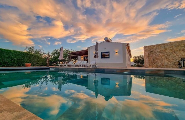 Villa "Casa Das Andorinhas" with Mountain View, Private Heated Pool & Wi-Fi