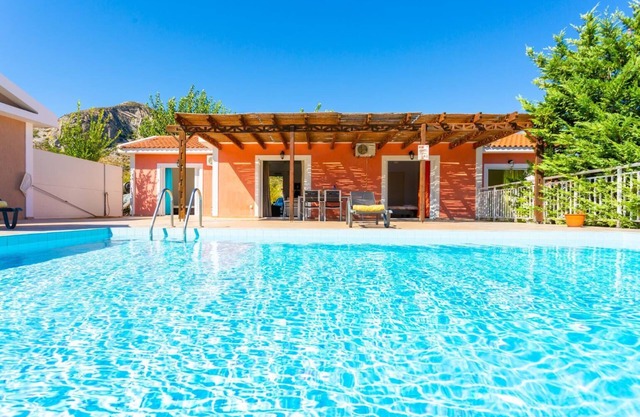 Villa Cherry - Three Bedroom Villa, Sleeps 7