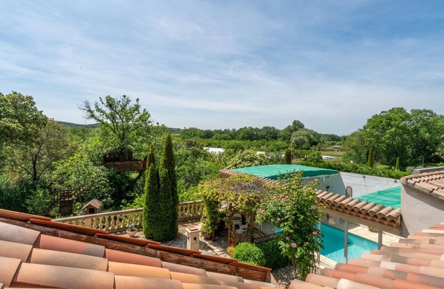 Villa "Clos Des Fontaines" with Mountain View, Shared Pool & Wi-Fi