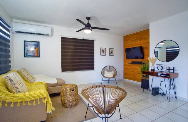 Villa Colon near beach and Top Attractions, Wi-Fi