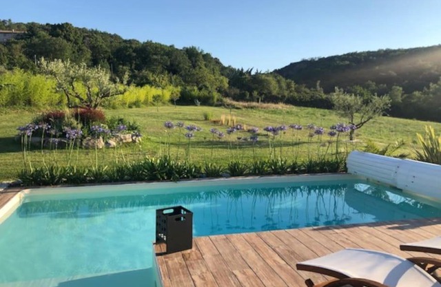 Villa contemporaine avec piscine et spa