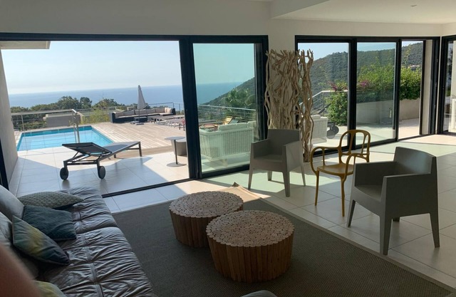 VILLA D'ARCHITECTE - HEATED SWIMMING POOL - SEA AND MOUNTAIN VIEW - 300m2 of Terraces