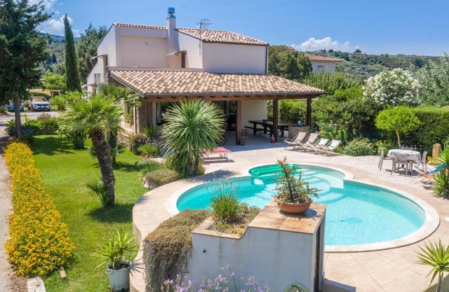 Villa Deluxe