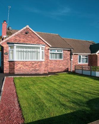 Villa Emma - Modern Bungalow with EV Point, Free Parking & Workspace