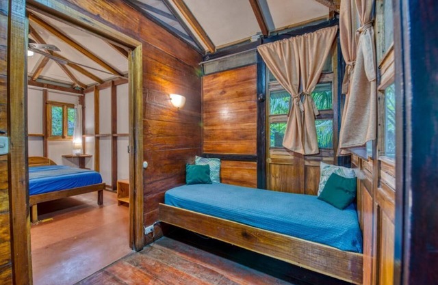 Villa for 6 people 5 min from the beach! free kayaking