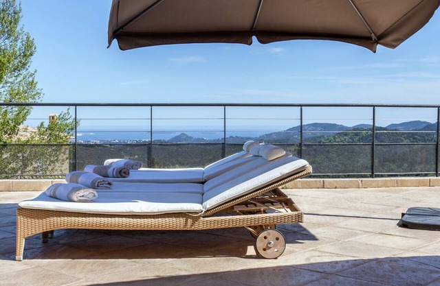 Villa in Varl with Pool and Hill Views