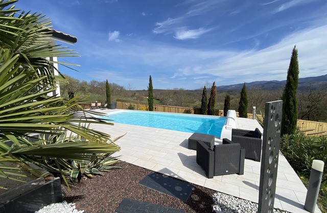 Villa Giulia, in a calm and relaxing setting surrounded by greenery 1 hour from Toulouse
