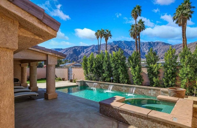 Villa Grand Prix - Sun-Drenched Poolside Bliss & Exclusive Courtyard