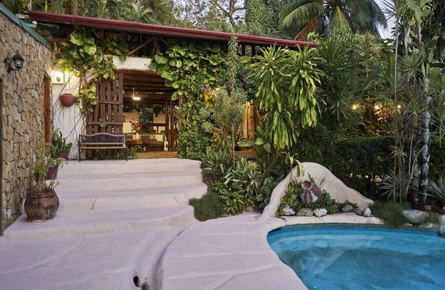 Villa Havana~ Lux Rustic Charm~ 1Min walk to Beach