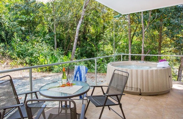 Villa Iguana - Great place & privacy with Jacuzzi & WiFi