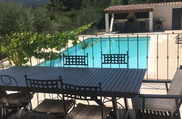Villa In a Charming Provençal Village - Home To Château Picasso