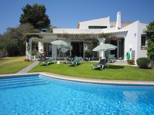 Villa in Albufeira with Pool & Ocean Views