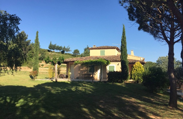 Villa in the countryside 10 mins from Aix-en-Provence in a very quiet location
