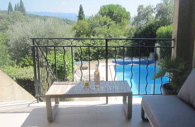Villa in the heart of Eguilles, exceptional view, swimming pool, 10 min from Aix en Provence