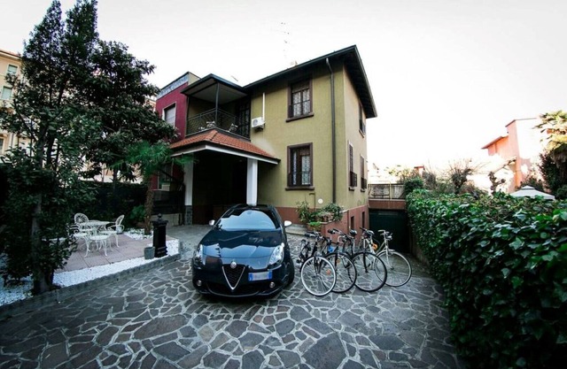 VILLA in the heart of MILAN (6 people)