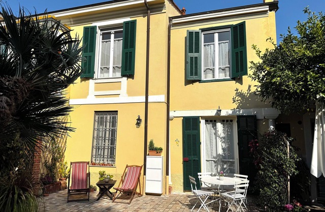 Villa in town I 6 guests I Sea 5 min I Garden I Private parking