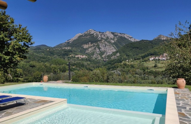 Villa in Tuscany with salt water private pool, complimentary wine, stunning view