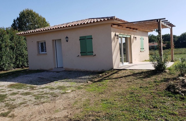 Villa Indépendante, 5 Minutes en Voiture des Plages. Avec Jardin