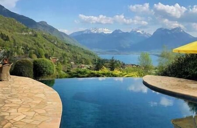 Villa Infinity, 10p