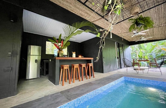 Villa JOEYSHE- New Luxury Villa with Pool & AC