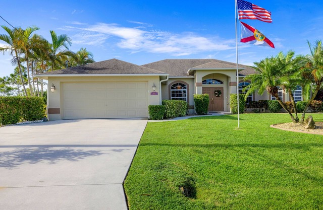Villa Key West tropical retreat with lake views and a genuine Key West feel!