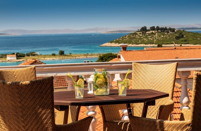 VILLA KRPETA, 2 bedroom apartment “Justina” for 2 to 4 people NEW